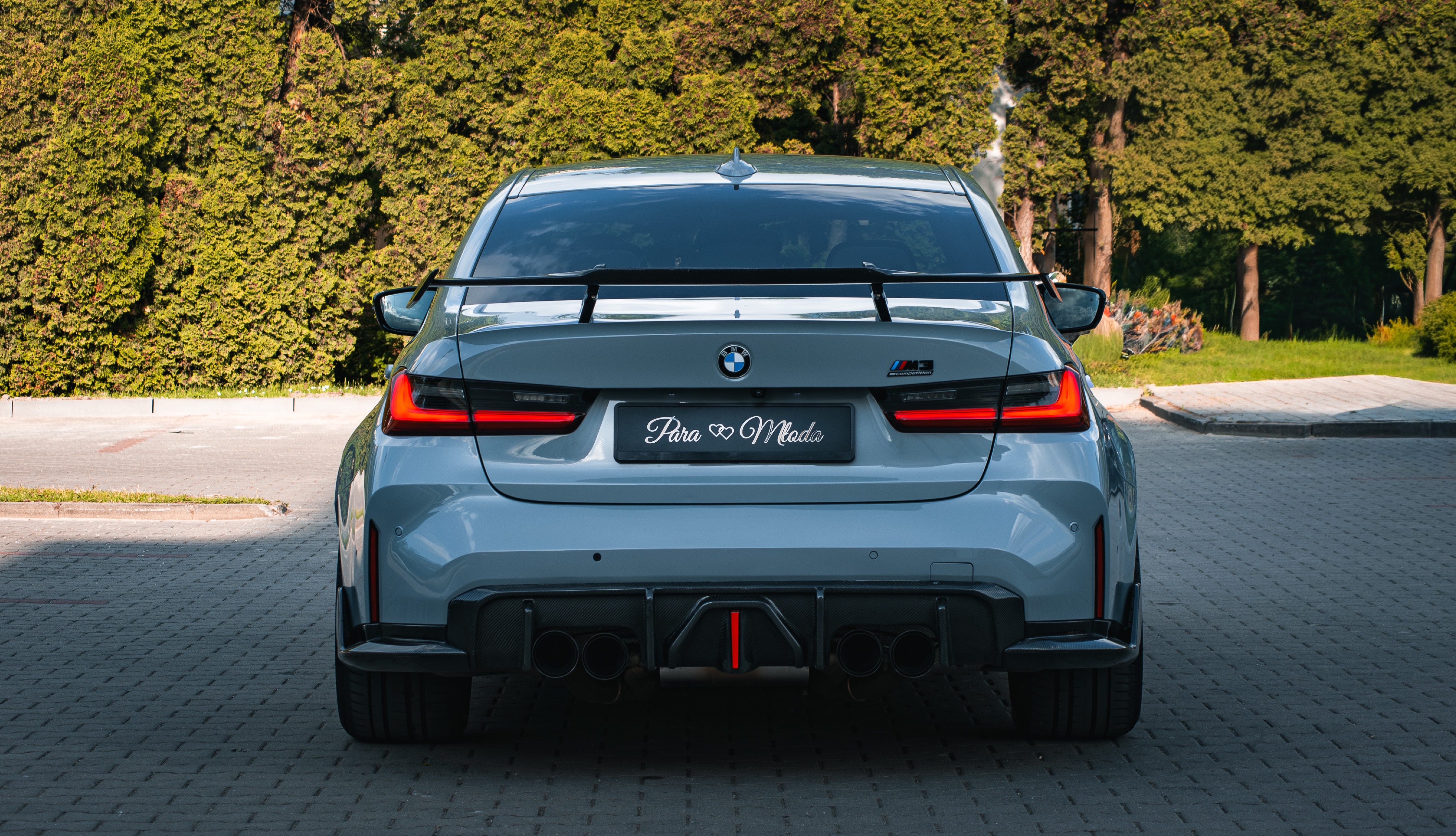 BMW M3 Competition i Alfa Romeo Giulia bokiem - flota ślubna